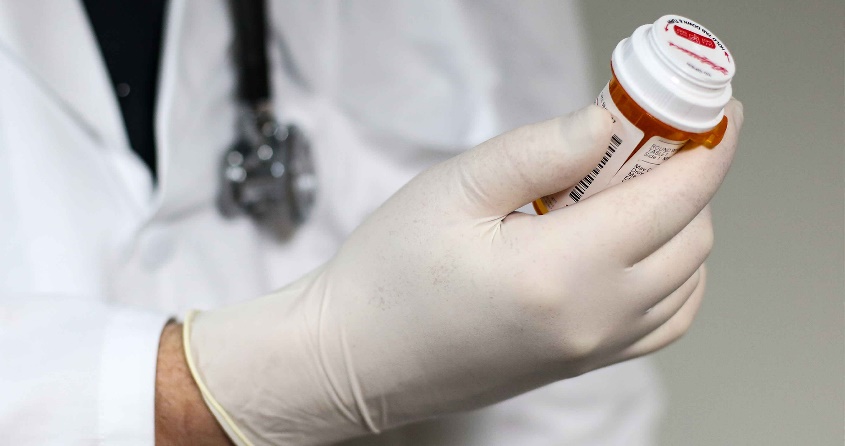 AMMEX Professional Ivory Latex Exam Powder Free Disposable Gloves (Case of 1000) - Image 3